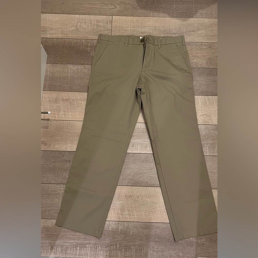 NEW Gap Khaki Chinos
